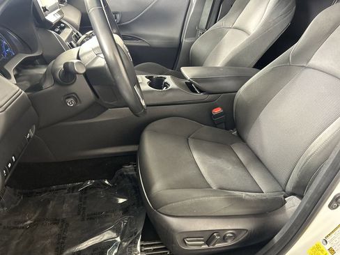 Used 2023 Toyota Venza LE image 20