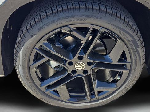 New 2026 Volkswagen Tiguan SE R-Line FWD image 8