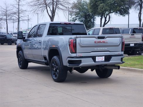 Used 2025 GMC Sierra 2500 AT4 w/ AT4 Premium Plus Package image 5