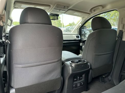 Used 2021 Nissan Titan SV w/ SV Convenience Package RWD image 18