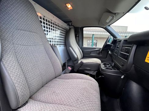 Used 2014 Chevrolet Express 3500 Extended image 13
