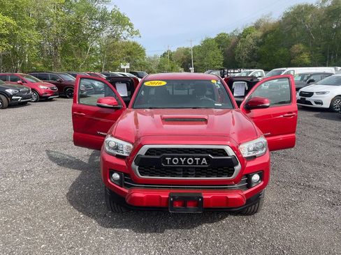 Used 2016 Toyota Tacoma TRD Sport AWD/4WD image 29