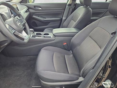 Used 2025 Nissan Altima 2.5 SV FWD image 15