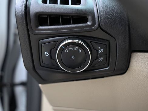 Used 2014 Ford Focus SE FWD image 40