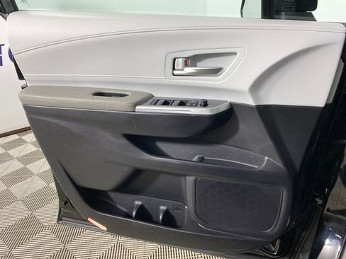 Used 2025 Toyota Sienna XLE image 23