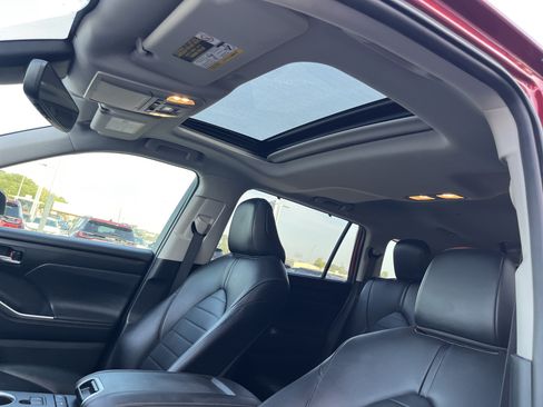 Used 2020 Toyota Highlander XLE FWD image 10