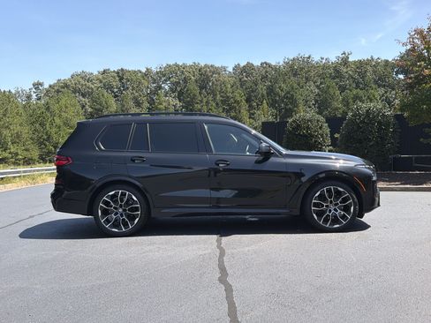 Used 2025 BMW X7 xDrive40i w/ M Sport Package AWD/4WD image 5