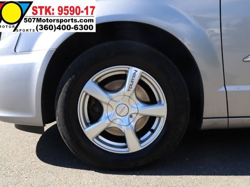 Used 2013 Chrysler Town & Country Touring FWD image 24