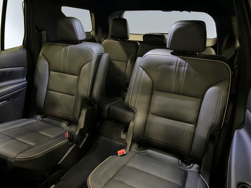 Used 2026 Chevrolet Traverse High Country w/ LPO, Floor Liner Package AWD/4WD image 18