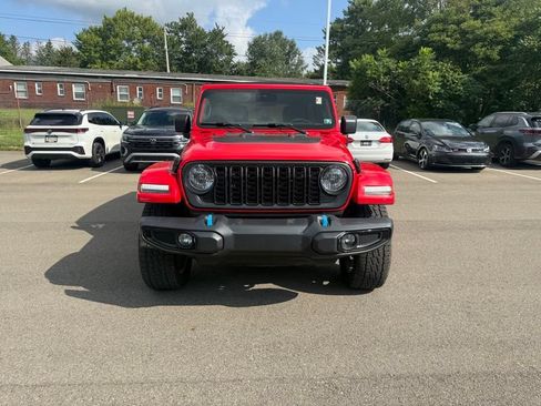Used 2024 Jeep Wrangler Unlimited w/ Convenience Group AWD/4WD image 8