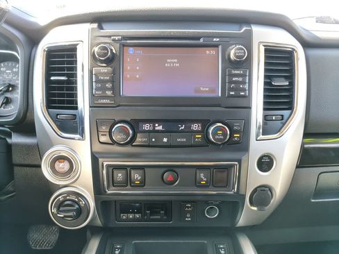 Used 2017 Nissan Titan SV AWD/4WD image 27