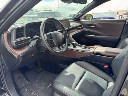 Used 2023 Toyota Crown AWD/4WD image 12
