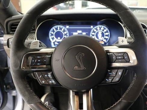 Used 2022 Ford Mustang Shelby GT500 w/ Carbon Fiber Track Pack image 25