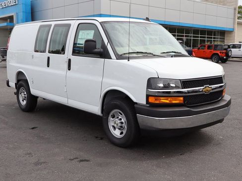 New 2025 Chevrolet Express 3500 w/ Chrome Appearance Package RWD image 2