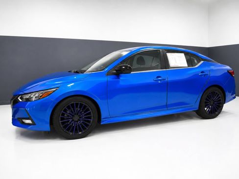 Used 2020 Nissan Sentra SR FWD image 2