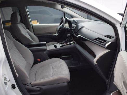 Used 2024 Toyota Sienna LE image 10