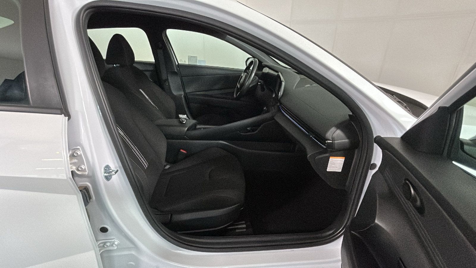 Used 2025 Hyundai Elantra SEL FWD image 35