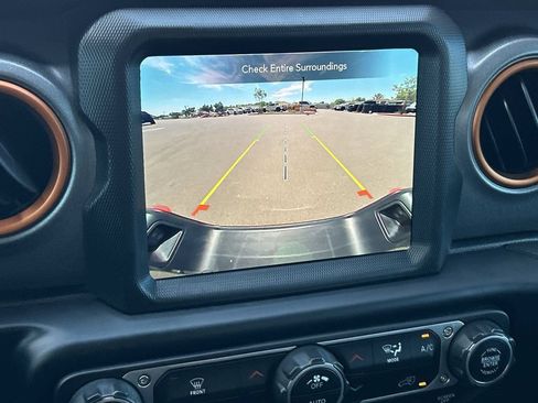 Used 2023 Jeep Gladiator Mojave AWD/4WD image 15