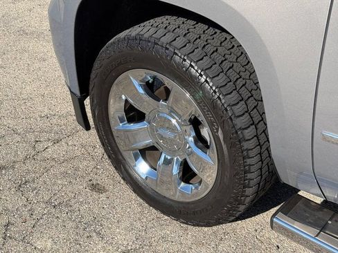 Used 2019 Chevrolet Tahoe LT w/ LT Signature Package AWD/4WD image 10
