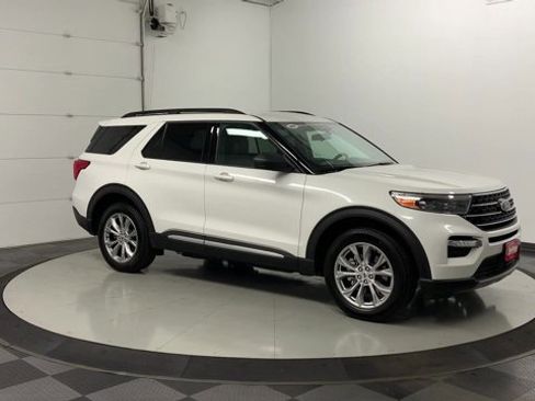 Certified 2020 Ford Explorer XLT w/ Equipment Group 202A AWD/4WD image 2