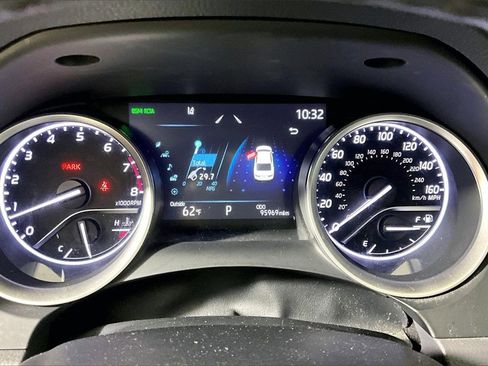 Used 2021 Toyota Camry XLE image 16