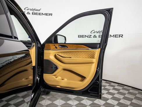 Used 2024 Jeep Grand Cherokee Summit AWD/4WD image 17