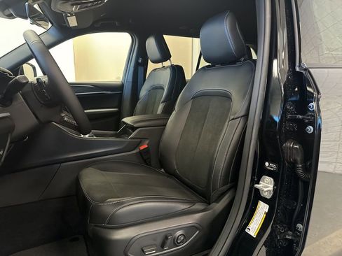 New 2026 Jeep Grand Cherokee Altitude AWD/4WD image 3