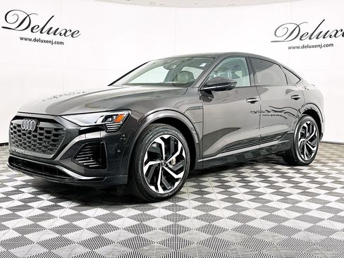 Used 2024 Audi Q8 e-tron Prestige w/ Prestige Package image 3