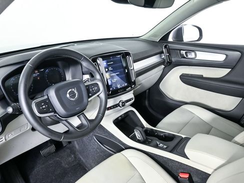 Used 2019 Volvo XC40 T5 Momentum AWD/4WD image 5