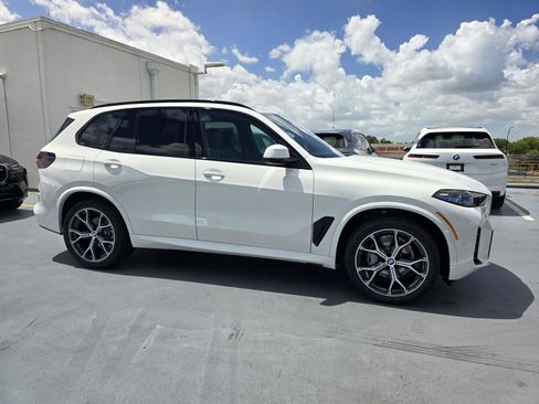 New 2026 BMW X5 xDrive40i w/ M Sport Package AWD/4WD image 10