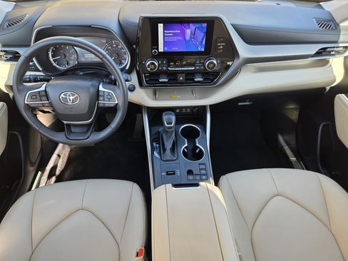 Used 2024 Toyota Highlander XLE image 37