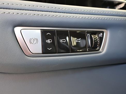 New 2025 Cadillac Escalade IQ Luxury 2 w/ LPO, Radiant Package image 17