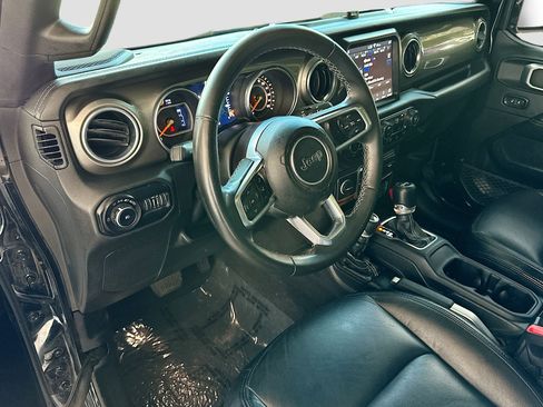 Used 2018 Jeep Wrangler Unlimited Sahara image 9