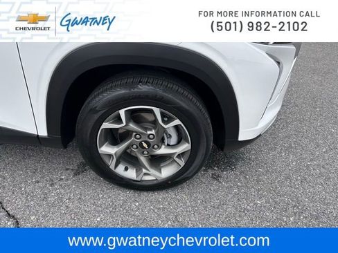 Used 2025 Chevrolet Trax LT w/ LT Convenience Package image 12