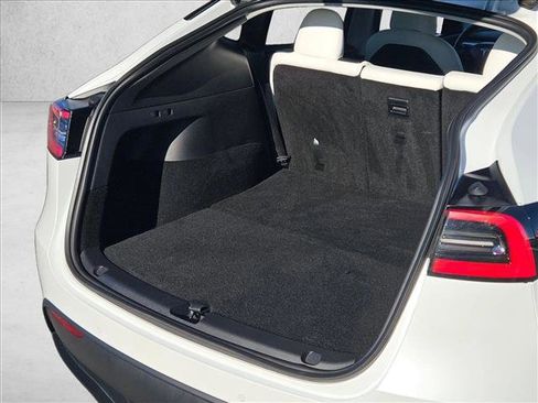 Used 2020 Tesla Model Y Long Range image 6