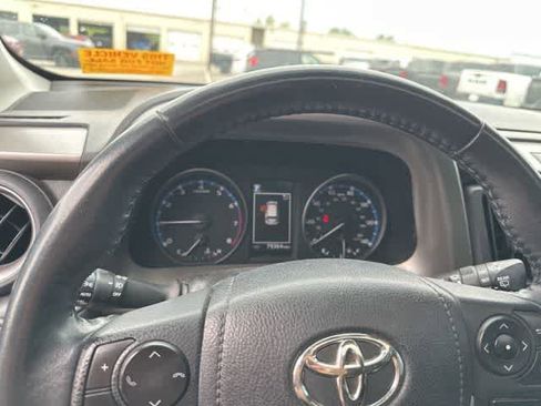 Used 2018 Toyota RAV4 XLE AWD/4WD image 9
