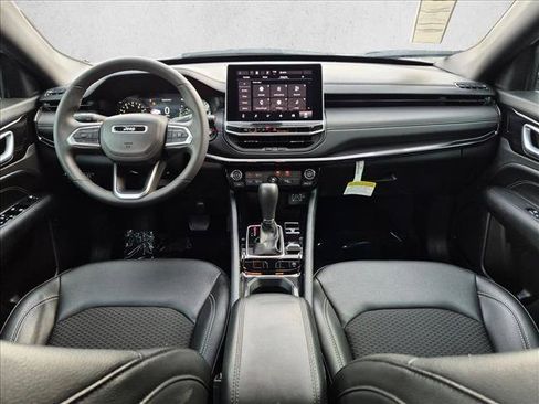 Used 2024 Jeep Compass Latitude w/ Convenience Group AWD/4WD image 17