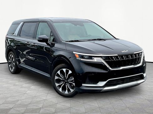 Used 2023 Kia Carnival EX FWD image 3