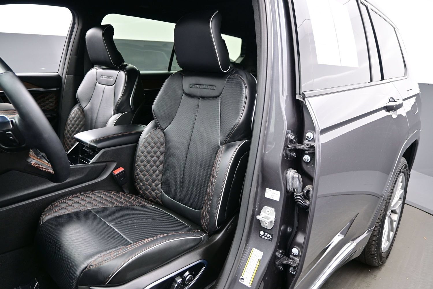 Used 2025 Jeep Grand Cherokee L Summit w/ MOPAR Finishing Package AWD/4WD image 15