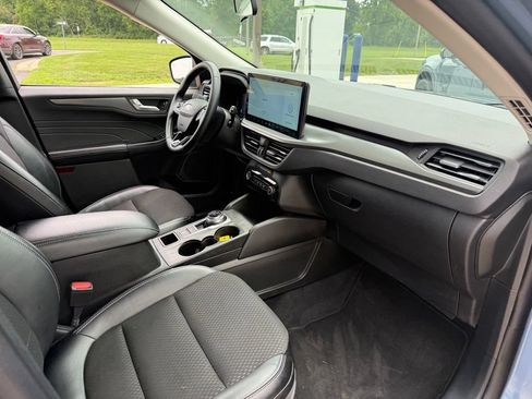 Certified 2025 Ford Escape SE FWD image 13