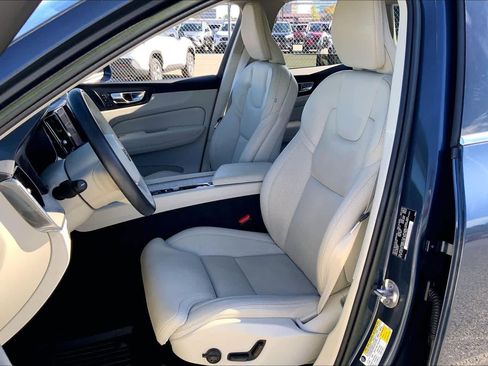 Used 2022 Volvo XC60 B5 Inscription w/ Advanced Package image 7