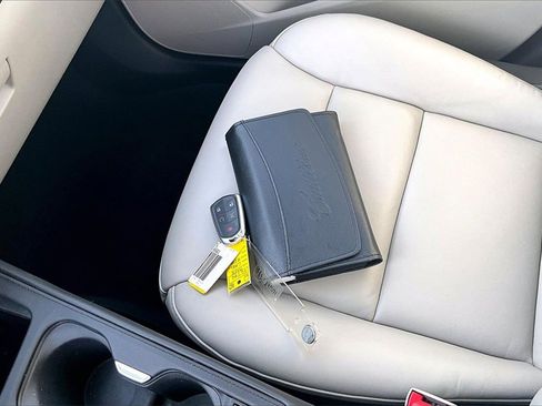 Certified 2023 Cadillac XT4 Luxury w/ Cold Weather Package image 34