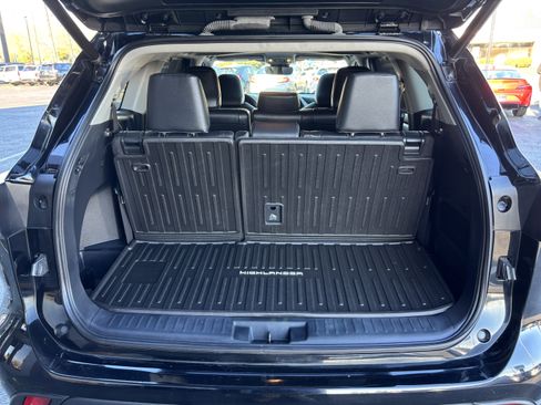 Used 2023 Toyota Highlander XLE image 16