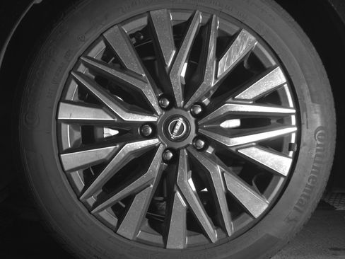 Used 2025 Nissan Altima 2.5 SV FWD image 12