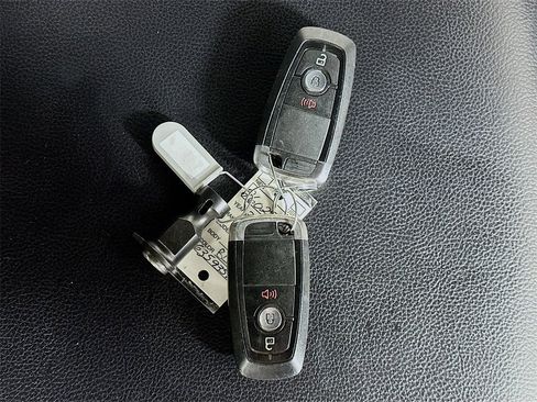 Used 2019 Ford F150 Lariat image 35