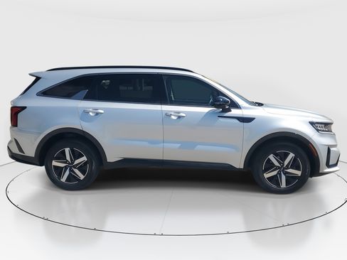 Used 2022 Kia Sorento S image 2