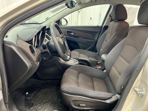 Used 2015 Chevrolet Cruze LT image 17