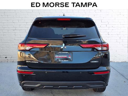 Used 2024 Mitsubishi Outlander ES image 4