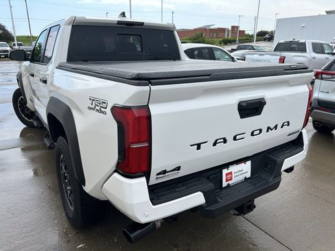 Certified 2025 Toyota Tacoma TRD Off-Road w/ TRD Off Road Upgrade Package AWD/4WD image 4