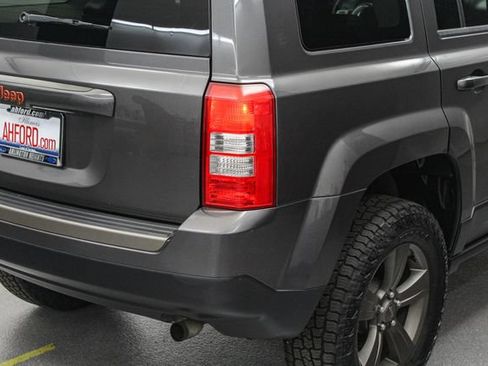 Used 2017 Jeep Patriot 75th Anniversary w/ Power Value Group AWD/4WD image 9